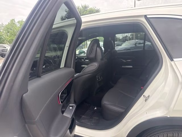 2025 Polar White Mercedes-Benz GLC GLC 300 RWD SUV