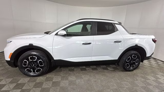2023 White Hyundai Santa Cruz SEL FWD Truck