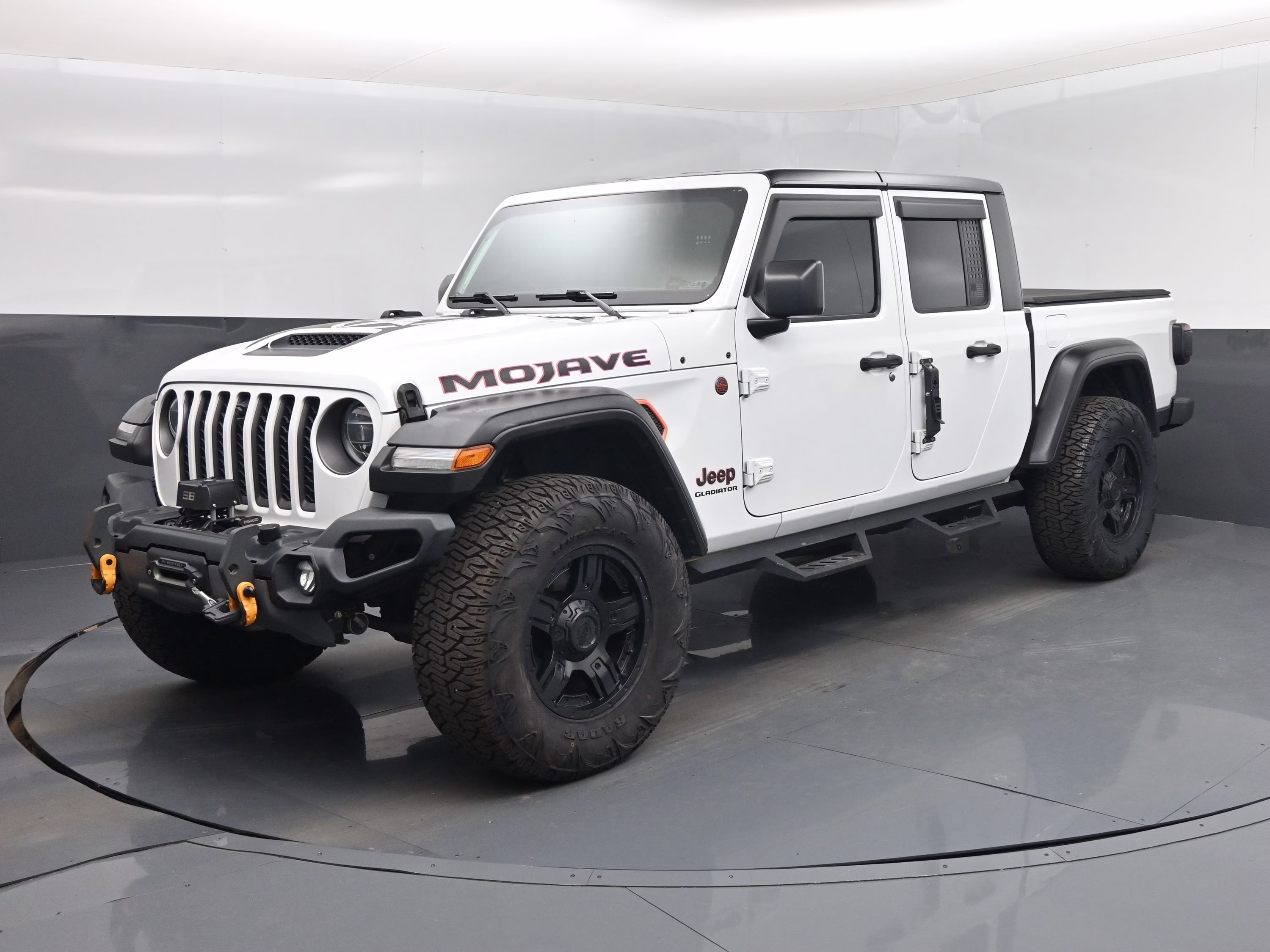 2021 Bright White Clearcoat Jeep Gladiator Mojave 4X4 Truck
