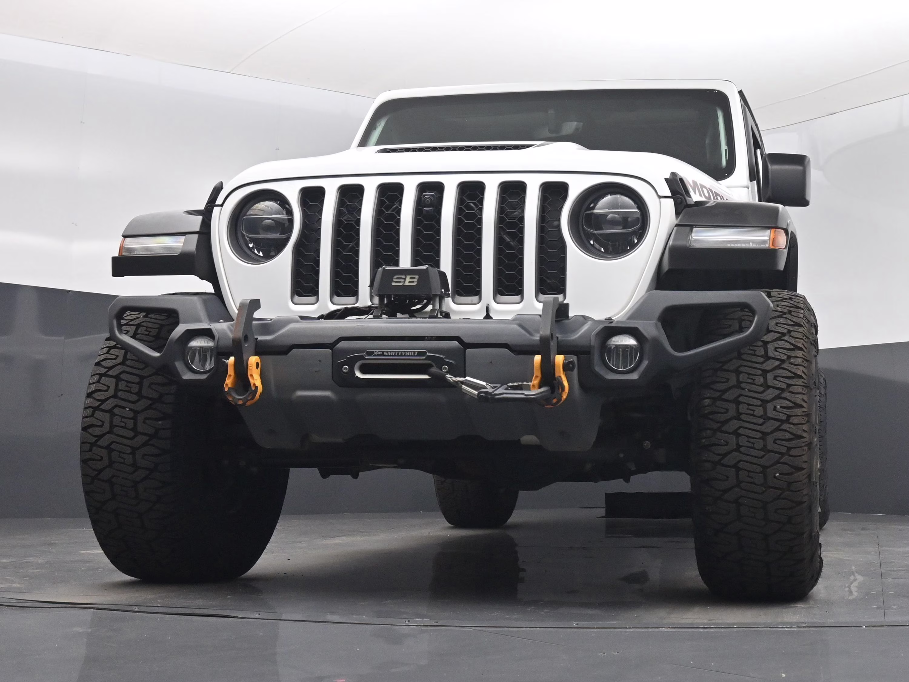 2021 Bright White Clearcoat Jeep Gladiator Mojave 4X4 Truck