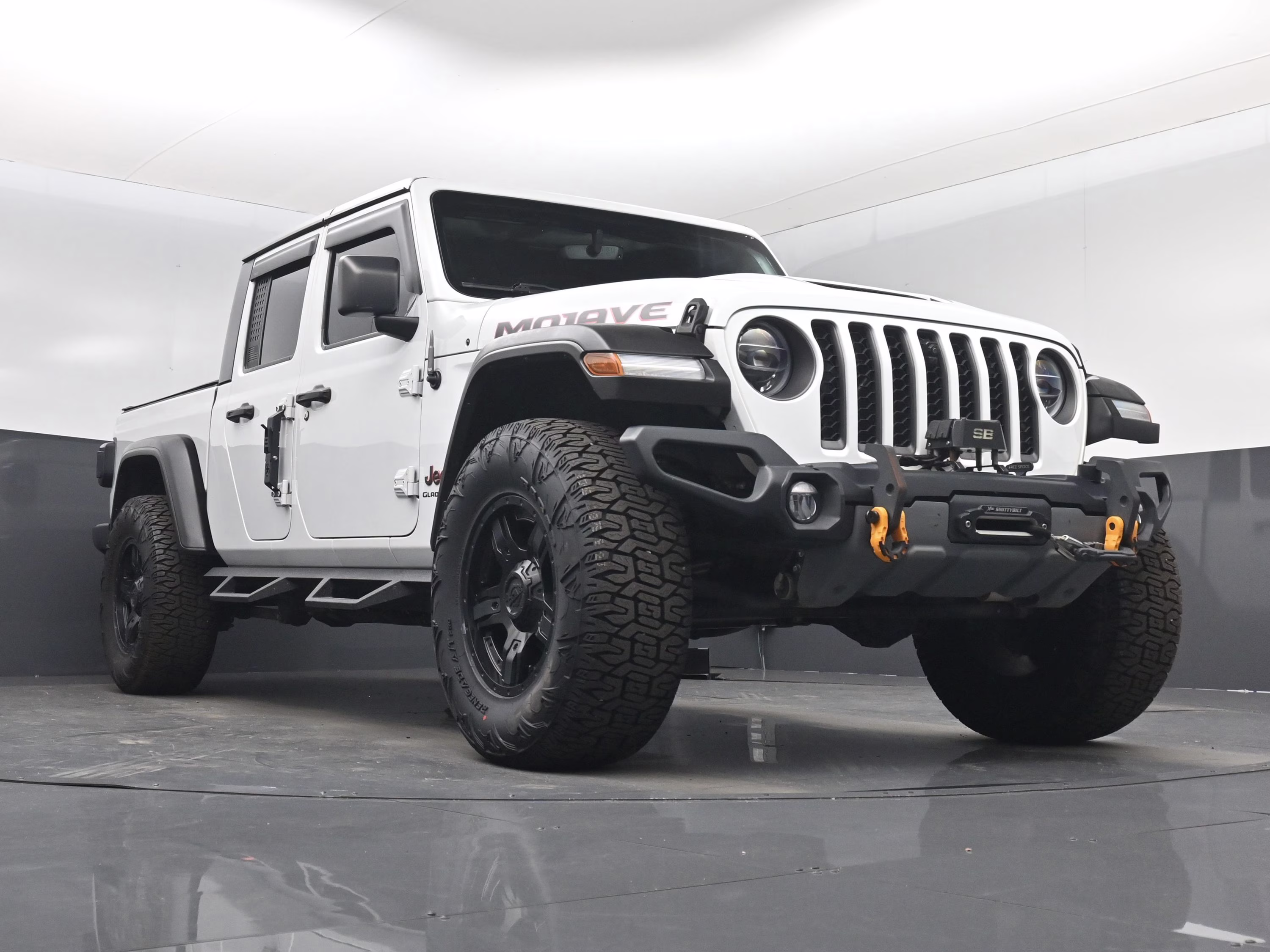 2021 Bright White Clearcoat Jeep Gladiator Mojave 4X4 Truck
