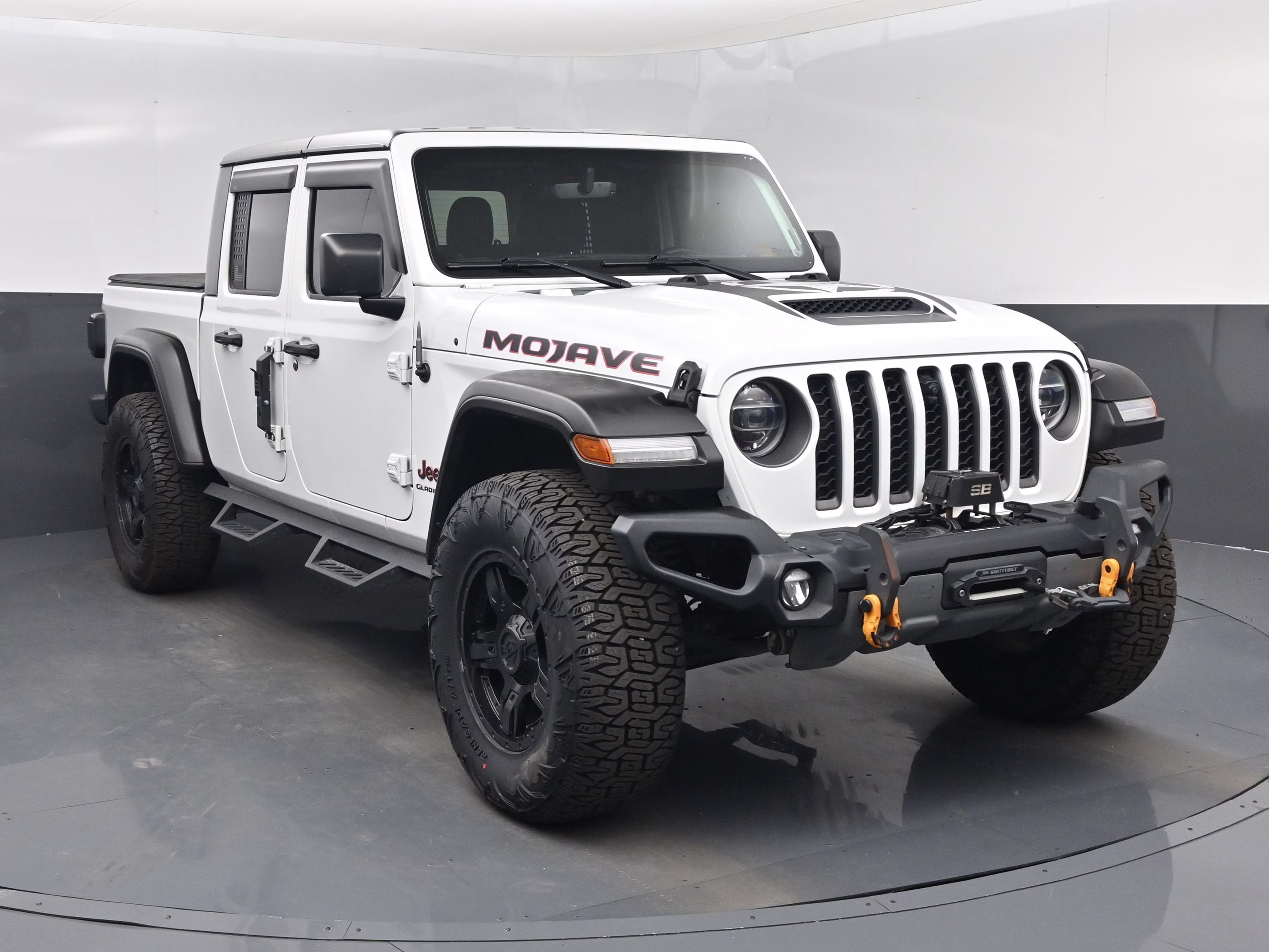2021 Bright White Clearcoat Jeep Gladiator Mojave 4X4 Truck