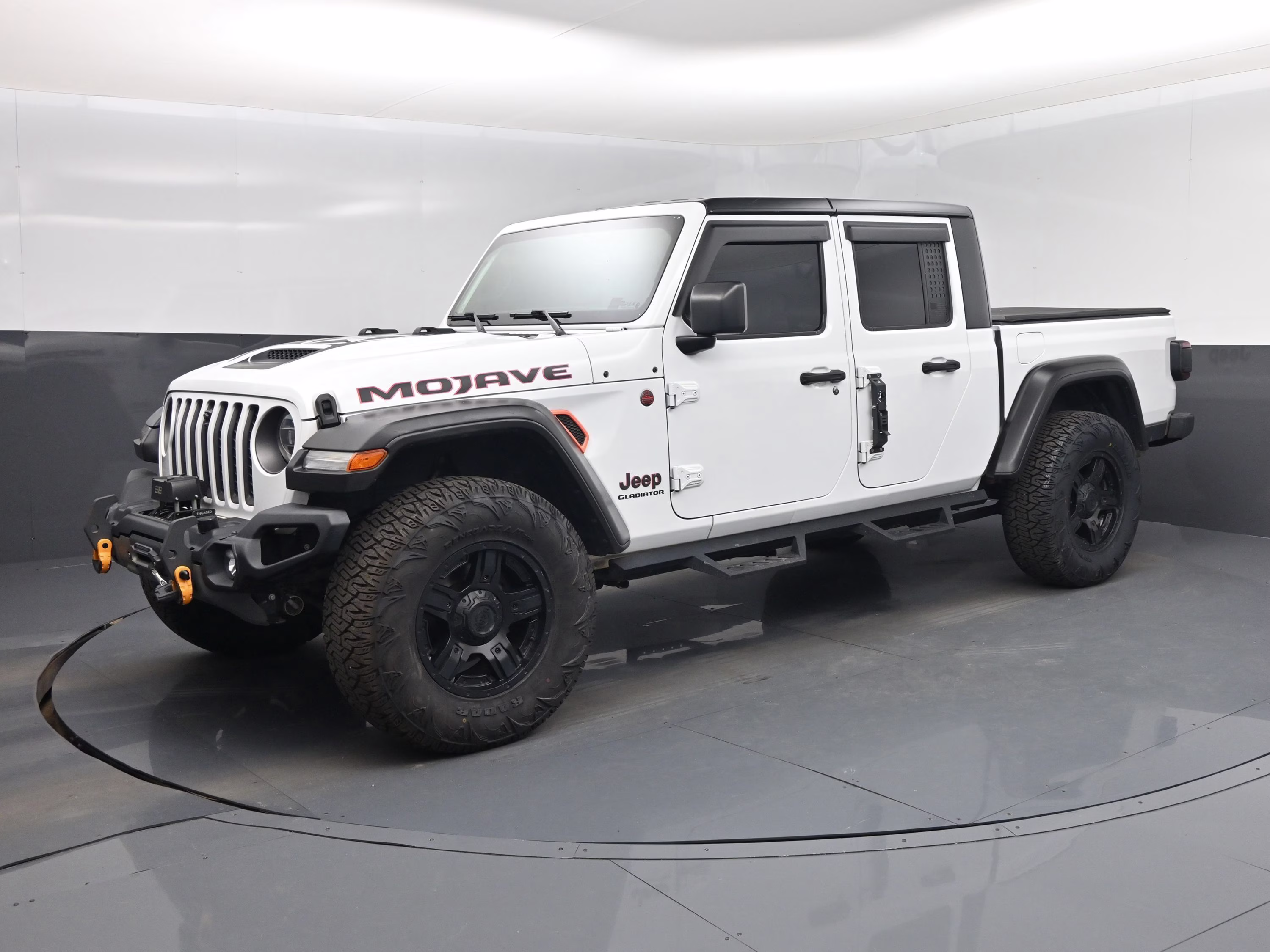 2021 Bright White Clearcoat Jeep Gladiator Mojave 4X4 Truck