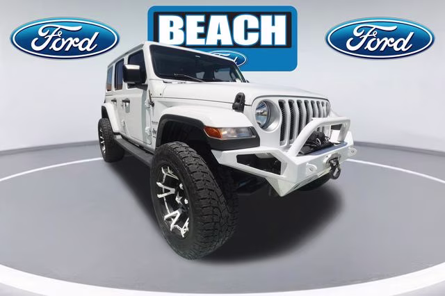2018 Bright White Clearcoat Jeep Wrangler Unlimited Sahara 4X4 SUV