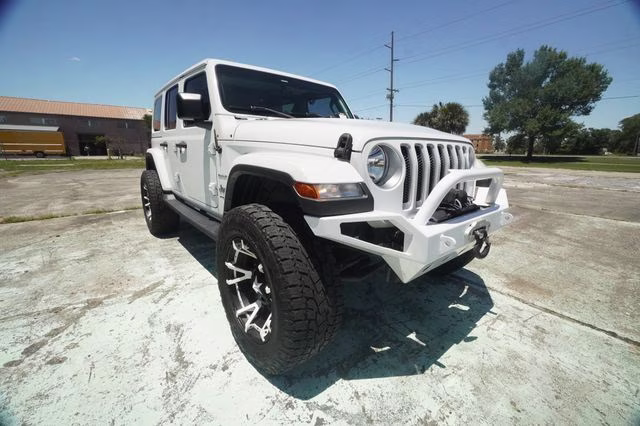 2018 Bright White Clearcoat Jeep Wrangler Unlimited Sahara 4X4 SUV