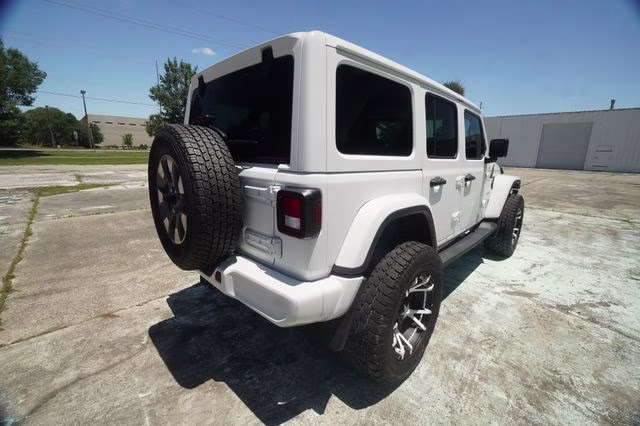 2018 Bright White Clearcoat Jeep Wrangler Unlimited Sahara 4X4 SUV