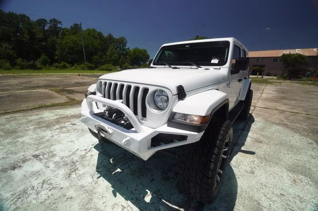 2018 Bright White Clearcoat Jeep Wrangler Unlimited Sahara 4X4 SUV