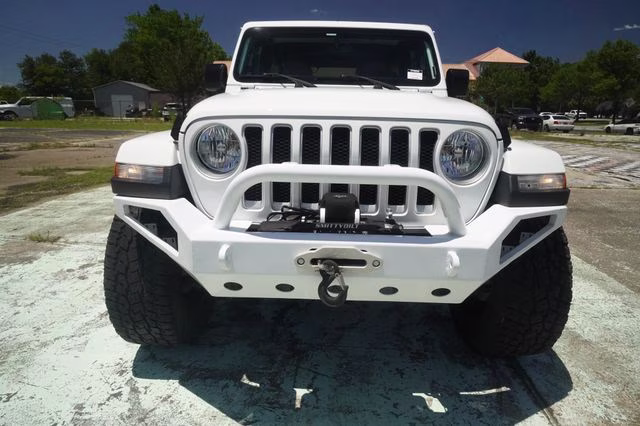 2018 Bright White Clearcoat Jeep Wrangler Unlimited Sahara 4X4 SUV