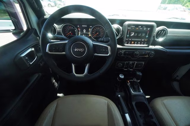 2018 Bright White Clearcoat Jeep Wrangler Unlimited Sahara 4X4 SUV