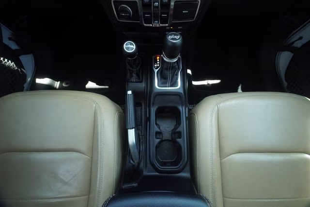 2018 Bright White Clearcoat Jeep Wrangler Unlimited Sahara 4X4 SUV