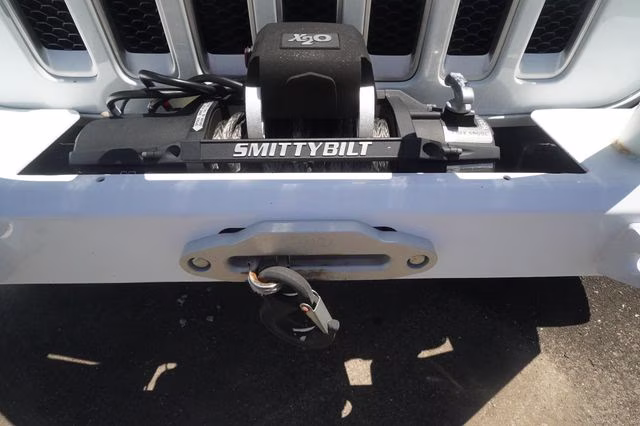 2018 Bright White Clearcoat Jeep Wrangler Unlimited Sahara 4X4 SUV
