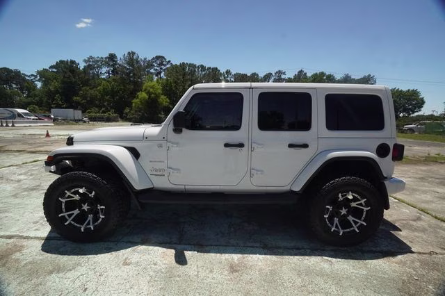 2018 Bright White Clearcoat Jeep Wrangler Unlimited Sahara 4X4 SUV