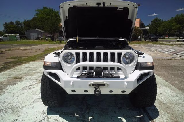 2018 Bright White Clearcoat Jeep Wrangler Unlimited Sahara 4X4 SUV