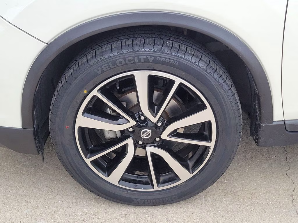 2019 Pearl White Tricoat Nissan Rogue SL FWD SUV