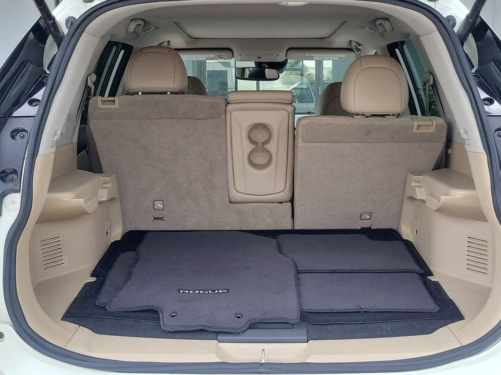 2019 Pearl White Tricoat Nissan Rogue SL FWD SUV