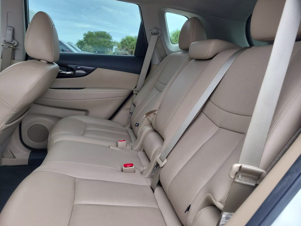 2019 Pearl White Tricoat Nissan Rogue SL FWD SUV