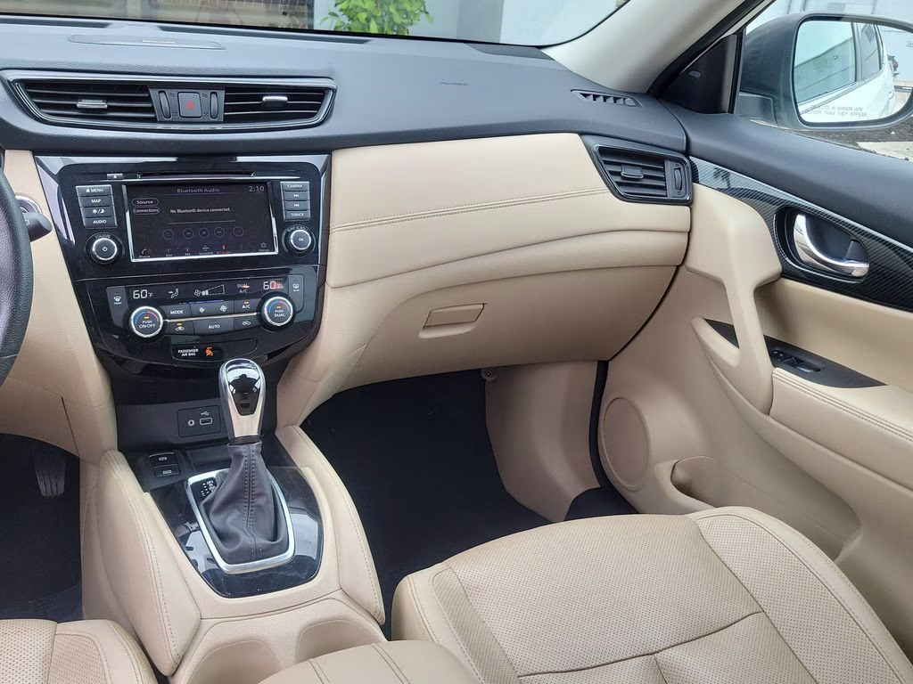 2019 Pearl White Tricoat Nissan Rogue SL FWD SUV