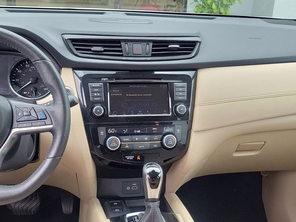 2019 Pearl White Tricoat Nissan Rogue SL FWD SUV