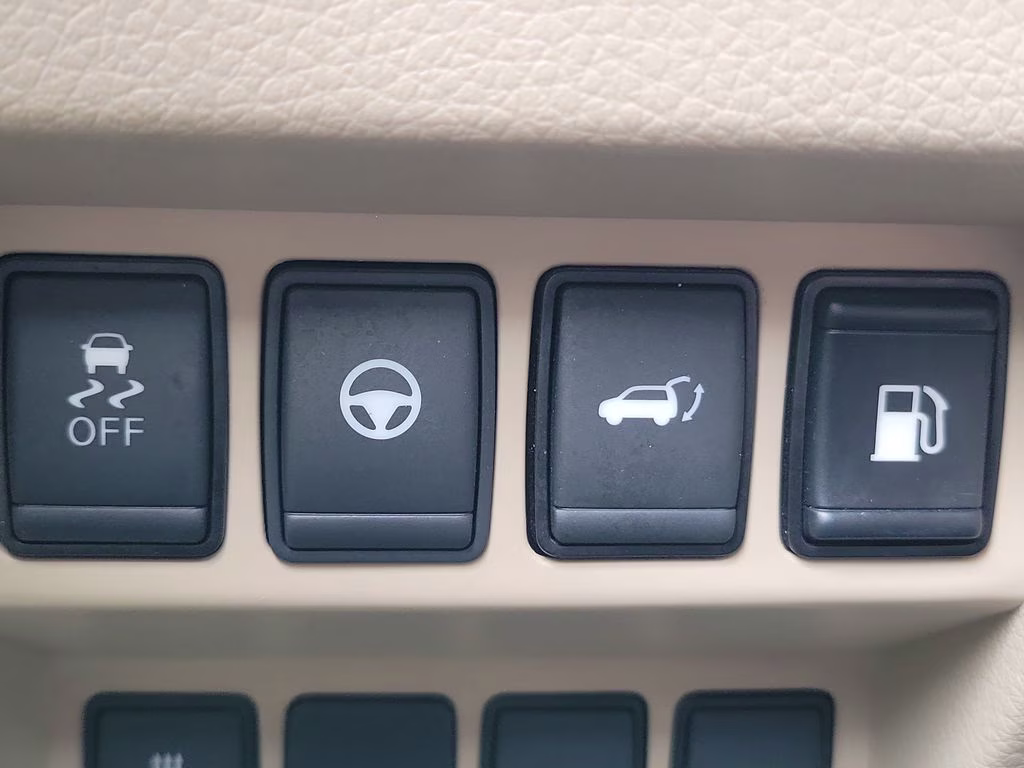 2019 Pearl White Tricoat Nissan Rogue SL FWD SUV