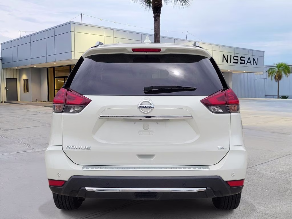 2019 Pearl White Tricoat Nissan Rogue SL FWD SUV
