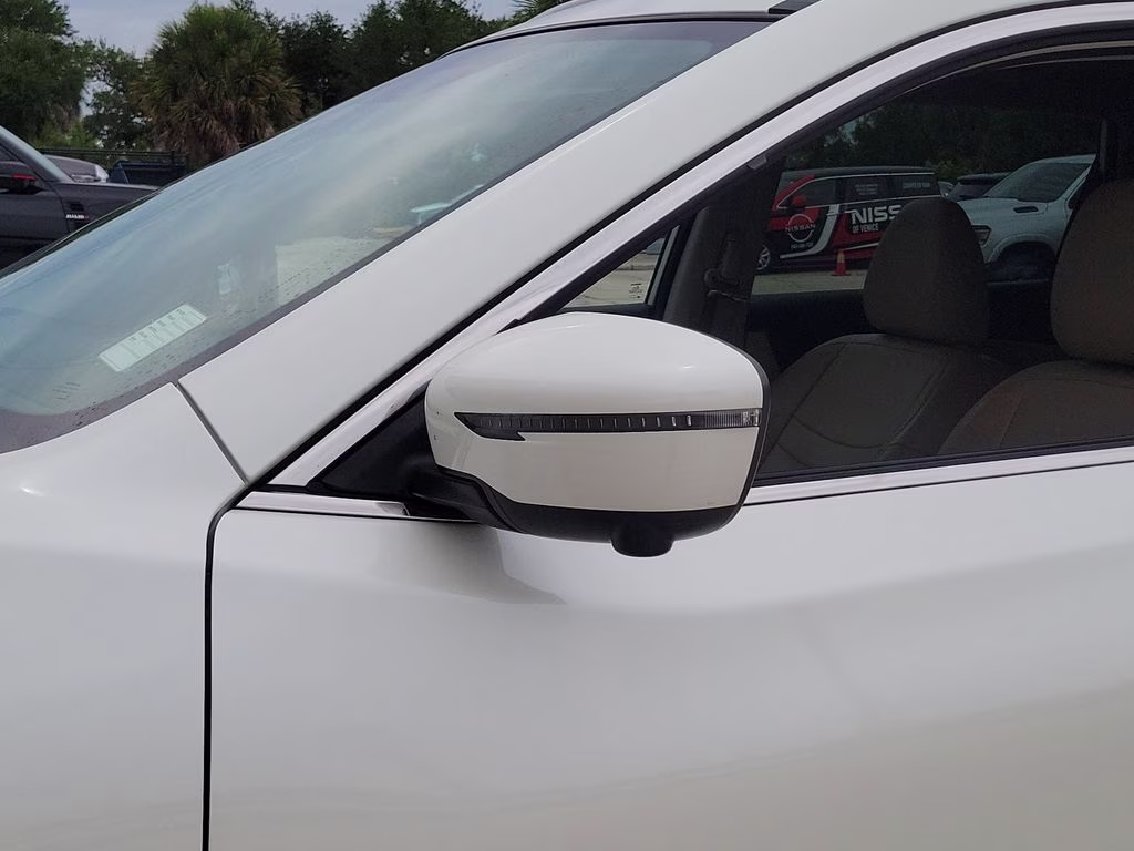 2019 Pearl White Tricoat Nissan Rogue SL FWD SUV