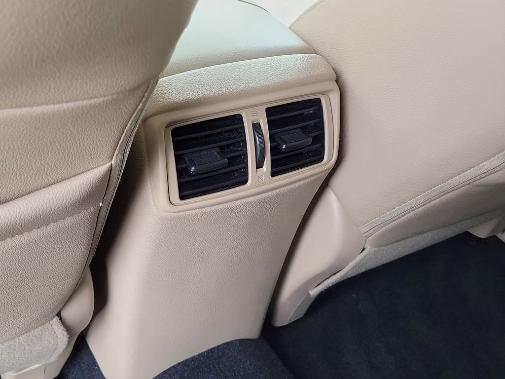 2019 Pearl White Tricoat Nissan Rogue SL FWD SUV