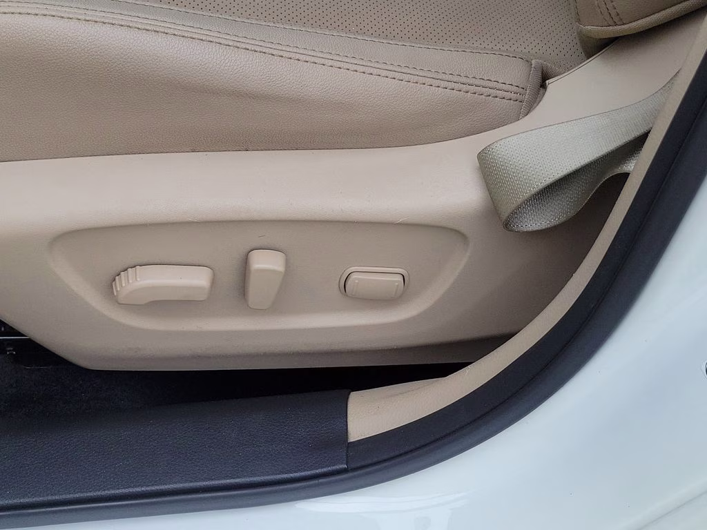 2019 Pearl White Tricoat Nissan Rogue SL FWD SUV