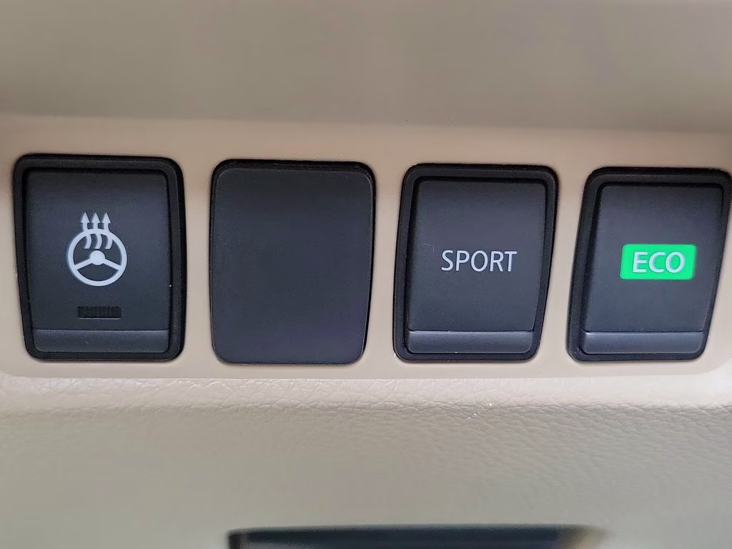 2019 Pearl White Tricoat Nissan Rogue SL FWD SUV