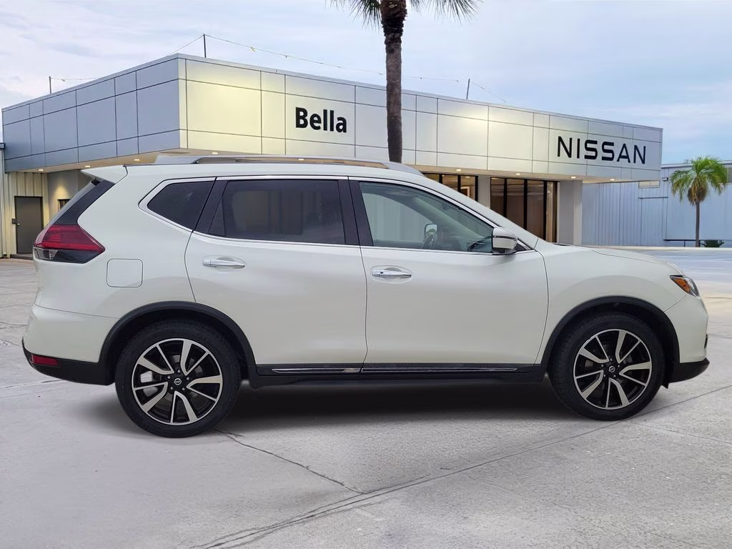 2019 Pearl White Tricoat Nissan Rogue SL FWD SUV