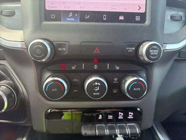 2022 Bright White Clearcoat Ram 1500 Big Horn/Lone Star 4X4 Truck