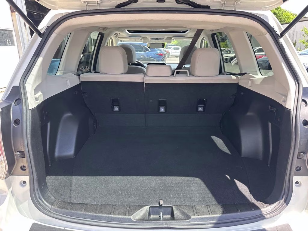 2017 Crystal White Pearl Subaru Forester 2.5i Premium AWD SUV