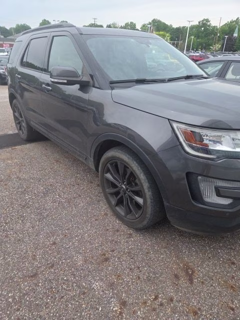 2017 Magnetic Ford Explorer XLT 4X4 SUV