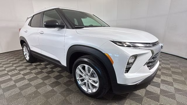 2024 Iridescent Pearl Tricoat Chevrolet Trailblazer LS FWD SUV