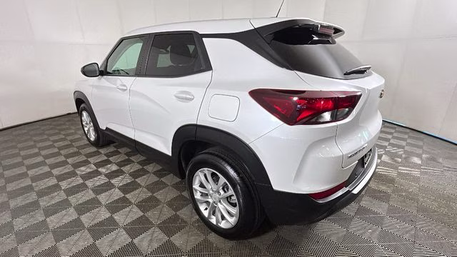 2024 Iridescent Pearl Tricoat Chevrolet Trailblazer LS FWD SUV
