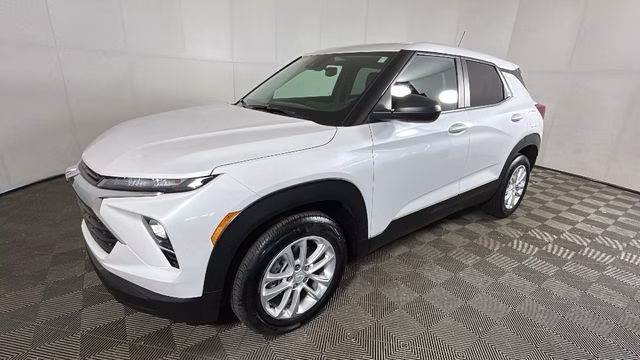 2024 Iridescent Pearl Tricoat Chevrolet Trailblazer LS FWD SUV
