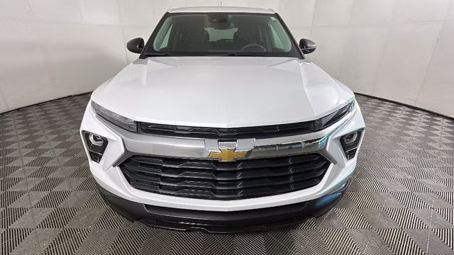 2024 Iridescent Pearl Tricoat Chevrolet Trailblazer LS FWD SUV