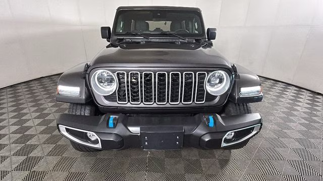 2024 Granite Crystal Metallic Clearcoat Jeep Wrangler Sahara 4xe 4X4 SUV