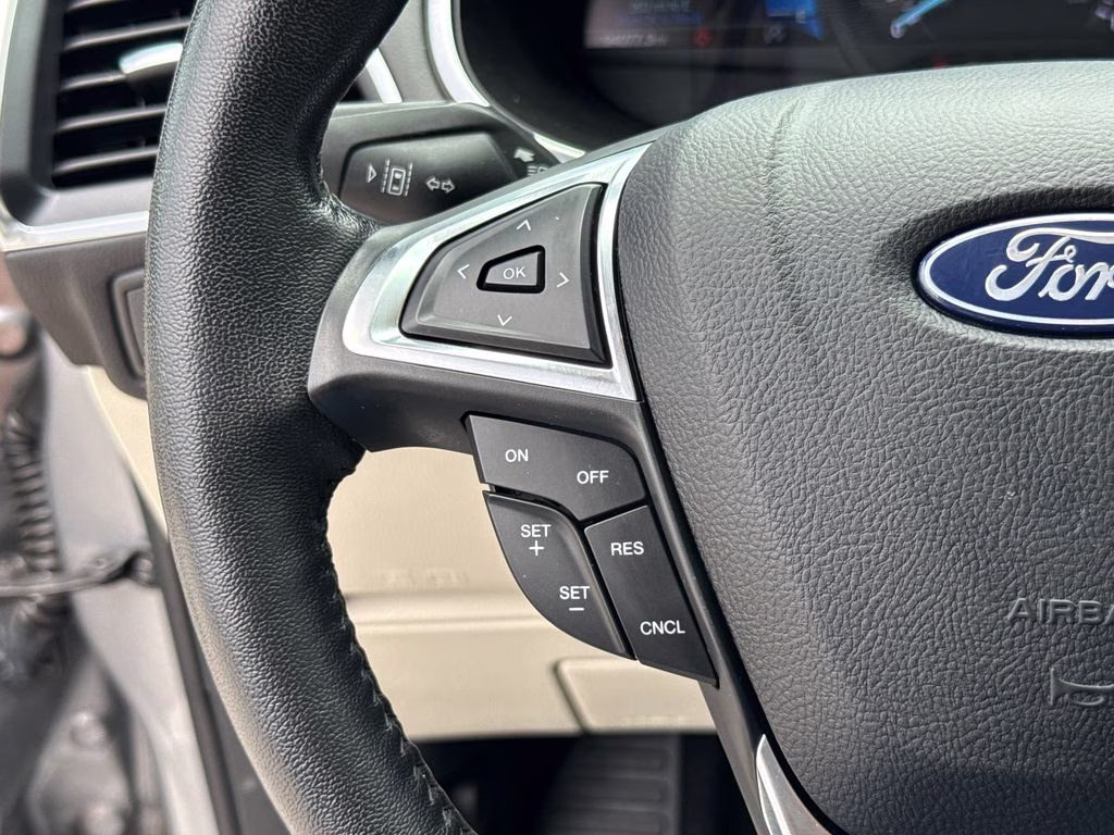 2021 Iconic Silver Metallic Ford Edge Titanium FWD SUV