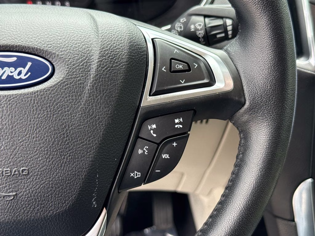 2021 Iconic Silver Metallic Ford Edge Titanium FWD SUV