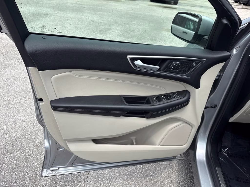 2021 Iconic Silver Metallic Ford Edge Titanium FWD SUV