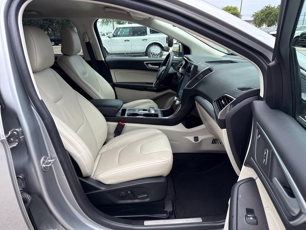 2021 Iconic Silver Metallic Ford Edge Titanium FWD SUV