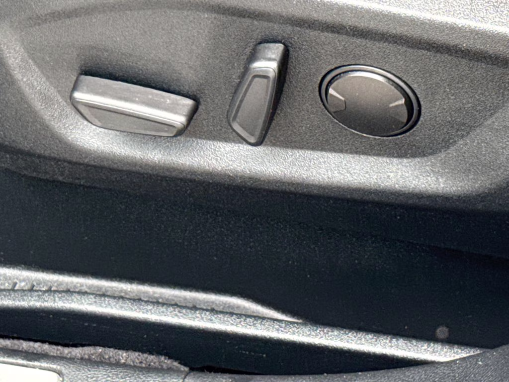 2021 Iconic Silver Metallic Ford Edge Titanium FWD SUV