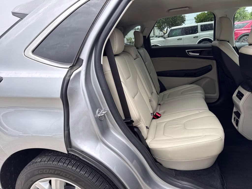 2021 Iconic Silver Metallic Ford Edge Titanium FWD SUV