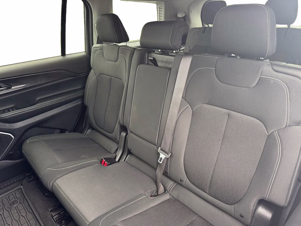 2021 Velvet Red Pearlcoat Jeep Grand Cherokee L Laredo 4X4 SUV