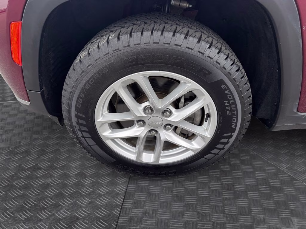 2021 Velvet Red Pearlcoat Jeep Grand Cherokee L Laredo 4X4 SUV