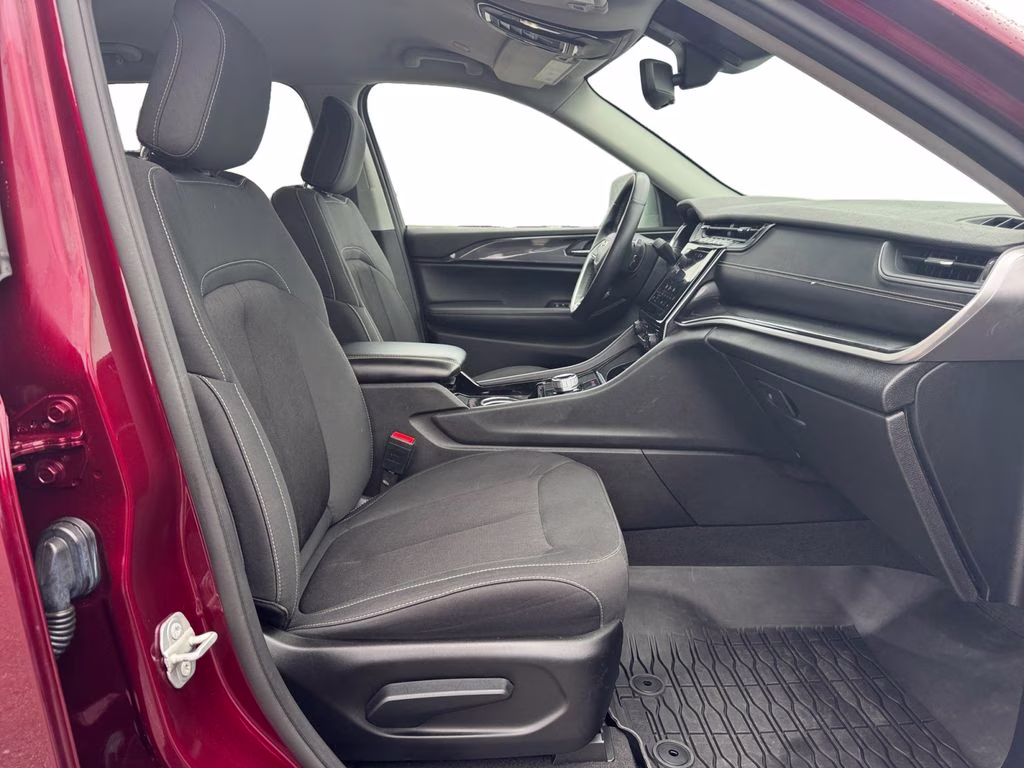 2021 Velvet Red Pearlcoat Jeep Grand Cherokee L Laredo 4X4 SUV