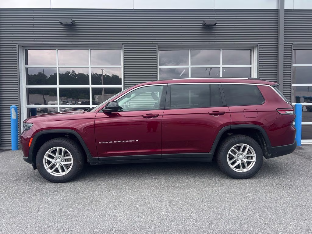 2021 Velvet Red Pearlcoat Jeep Grand Cherokee L Laredo 4X4 SUV