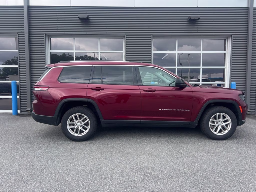 2021 Velvet Red Pearlcoat Jeep Grand Cherokee L Laredo 4X4 SUV