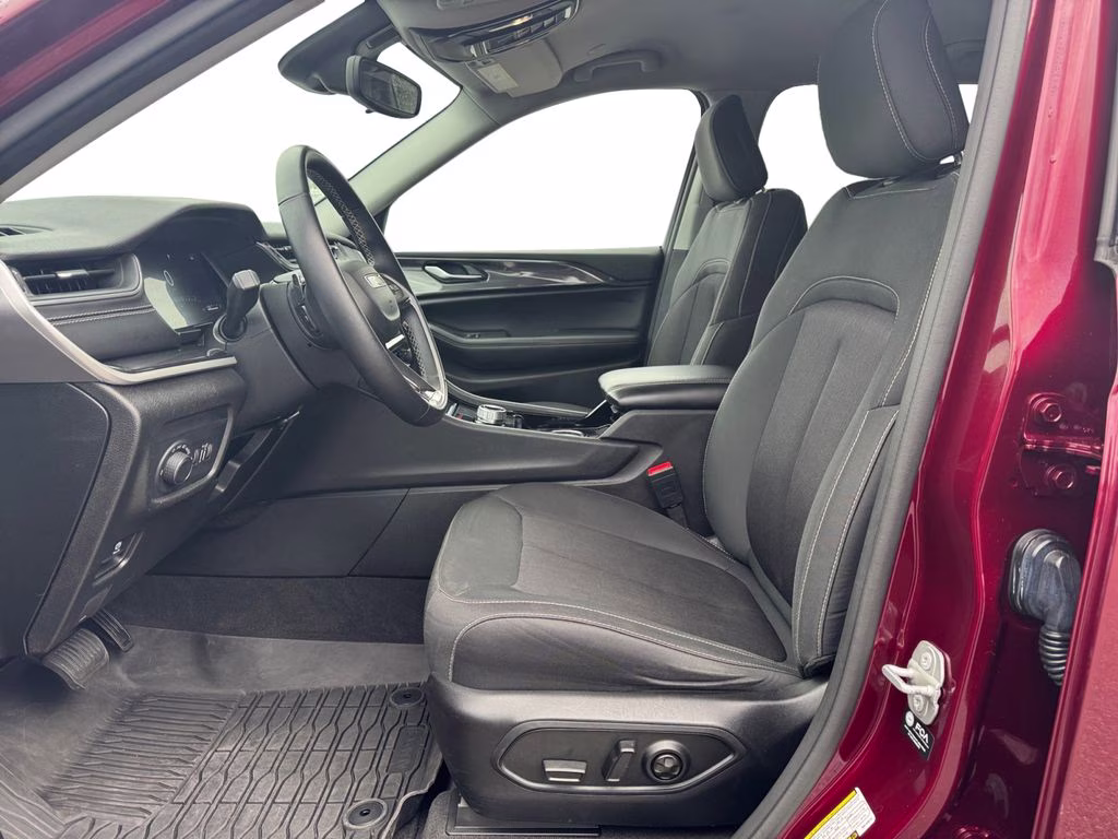 2021 Velvet Red Pearlcoat Jeep Grand Cherokee L Laredo 4X4 SUV