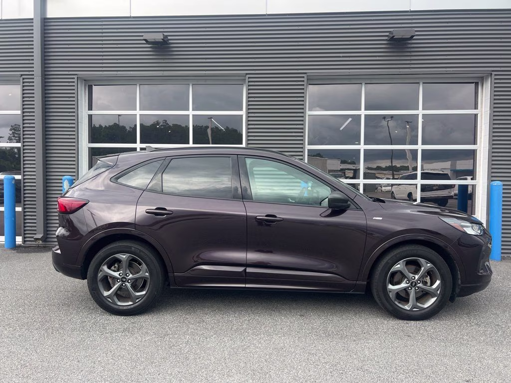 2023 Cinnabar Red Metallic Premium Colorant Ford Escape ST-Line FWD SUV
